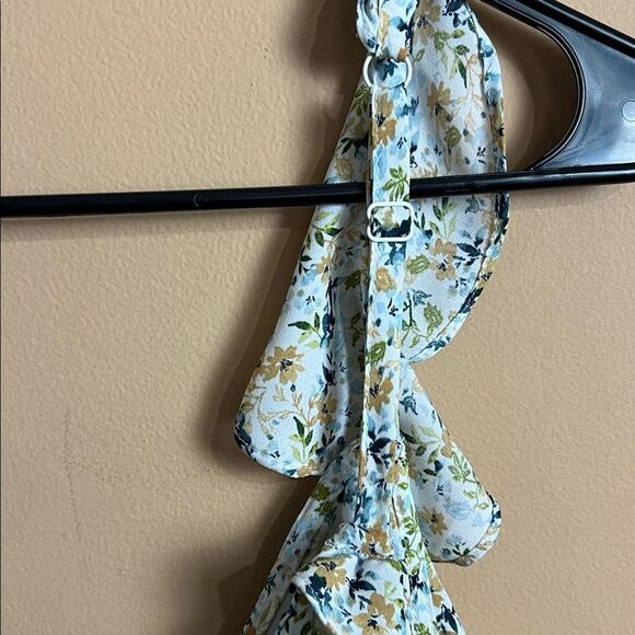 Torrid Size 1 Sunshine Ditzy Floral Peplum Georgette Ruffle Surplice Tank Top - Picture 7 of 10